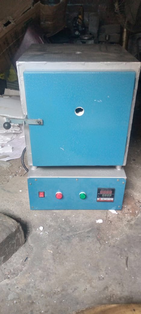 Electric furnace with digital temperature controller